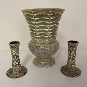 Vase et bougeoirs "Breugnot" émaillage métallescent doré