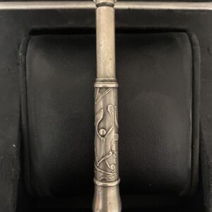 Charles Murat Fume cigarettes